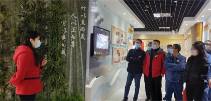 20201126 納溪區(qū)檢察院文化中心主任、法治副校長(zhǎng)龔國(guó)詩生動(dòng)、精彩的講解2_看圖王.jpg