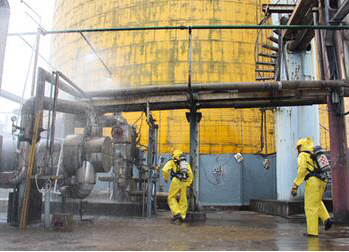 瀘天化開展液氨泄漏事故應急實戰(zhàn)演練