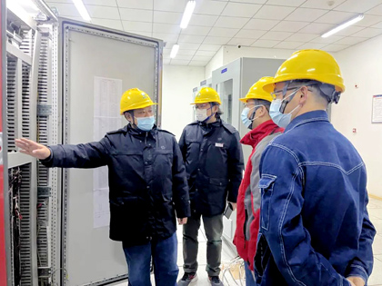 瀘天化股份公司領(lǐng)導(dǎo)趙永清、陳占清深入一線檢查指導(dǎo)大修工作