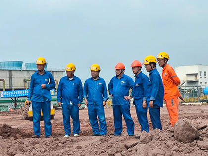 瀘天化股份公司總經理傅利才一行到化工園區(qū)新項目施工現(xiàn)場指導工作
